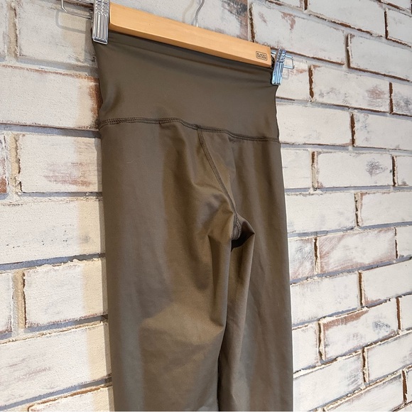 Aerie chill play move olive army green sheen leggings size XS - Picture 6 of 6